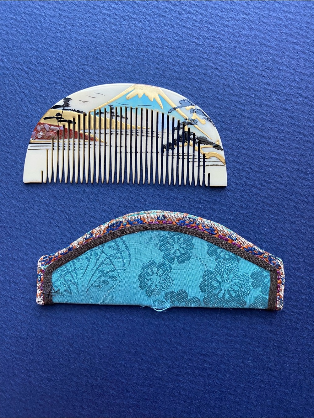 Vintage Japanese Mt. Fuji comb with embroidered case